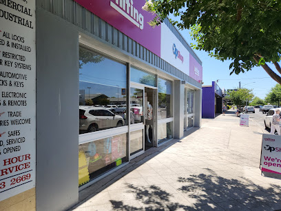 Sale Uniting Op Shop